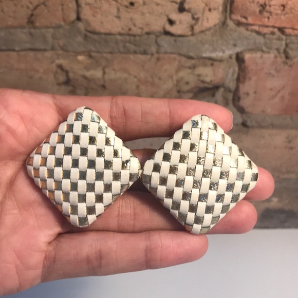 VINTAGE Crochet checkered box box earrings - Picture 1 of 2